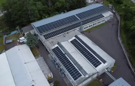 KNK Zamac - Ľubietová - Lokálny zdroj 175 kWp – Priama spotreba s diaľkovým nastavovaním aktívneho a jalového výkonu pre distribučnú sieť - foto