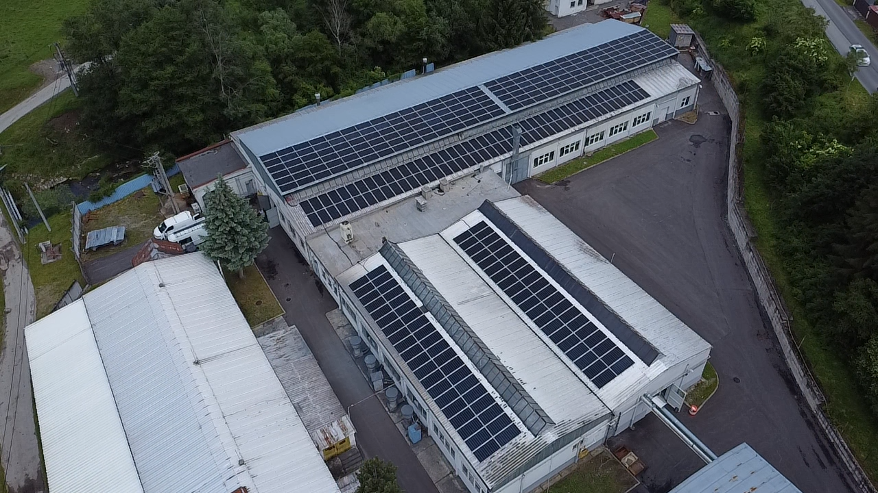 KNK Zamac - Ľubietová - Lokálny zdroj 175 kWp – Priama spotreba s diaľkovým nastavovaním aktívneho a jalového výkonu pre distribučnú sieť - foto